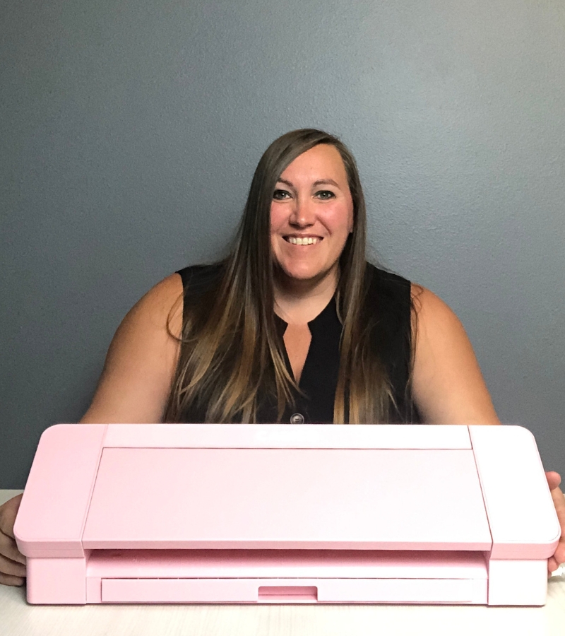 Crafty Christie with her pink Cameo 4