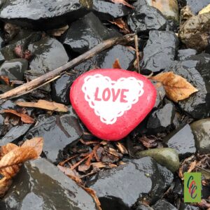 make mom a kindness stone for Mother's day